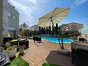 O&O Group - Luxury Sea Front Villa Amazing Pool